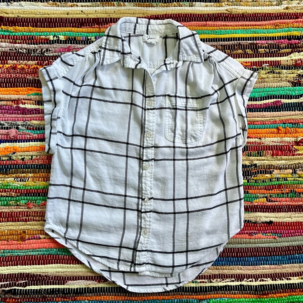 Japna ~ White black plaid button up top